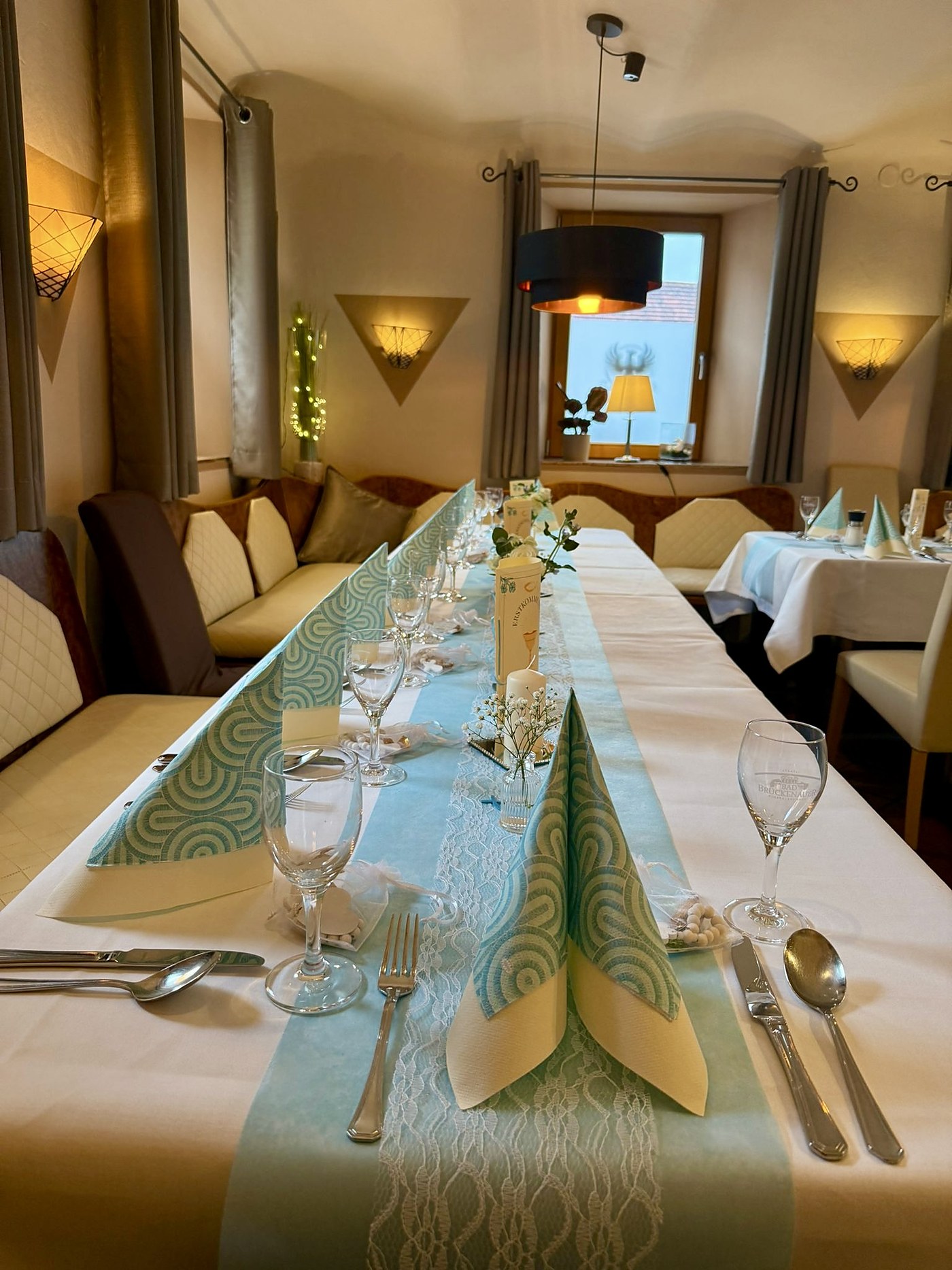 Festtafel im Gastraum
