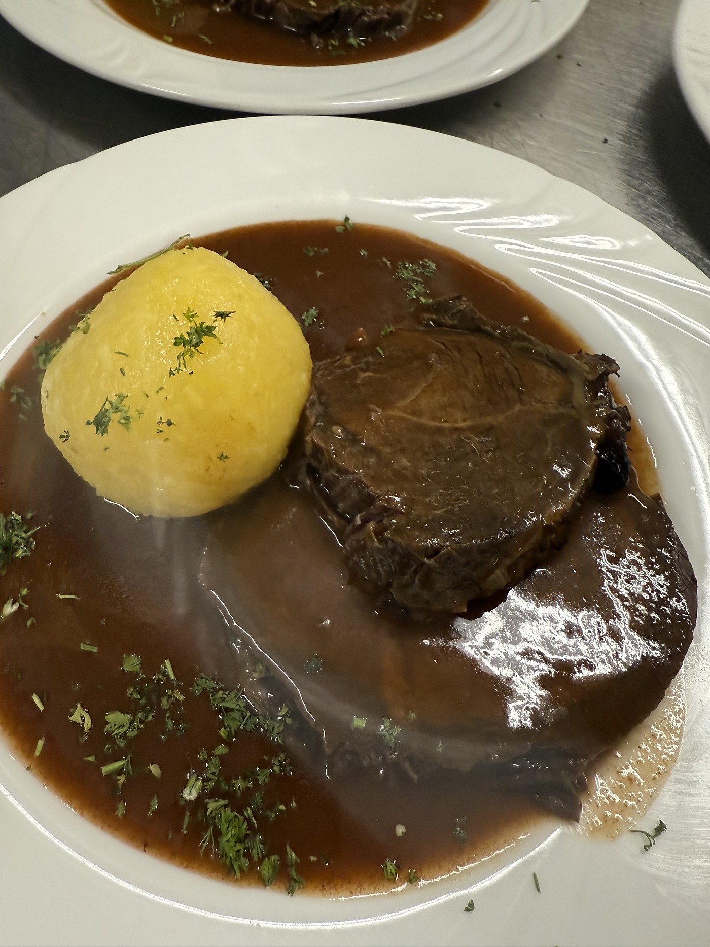 Fränkischer Sauerbraten mit Kloß und Rotkohl